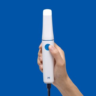 Medit i900 Classic intraoral scanner held in hand